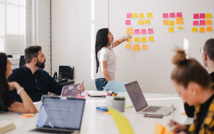 پاسخگویی و ایجاد یک محل کار مردمسالارانه